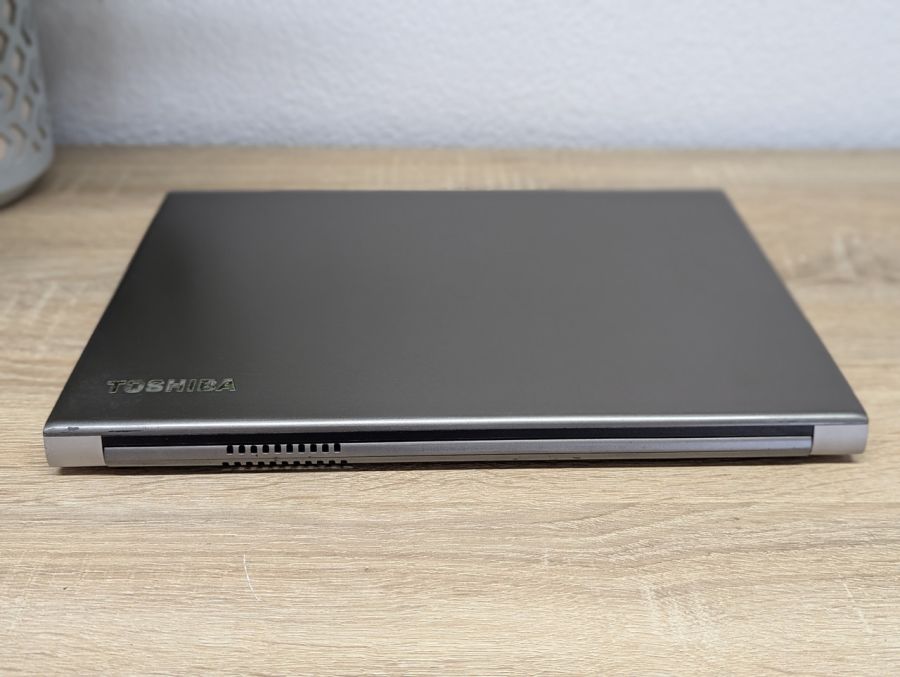 Ноутбук Б/В Toshiba Portege Z30T-C, Intel Core i5-6300U, DDR3 8 GB, SSD 256GB, 13" Full HD Сенсор [ProductHub SKU T125]