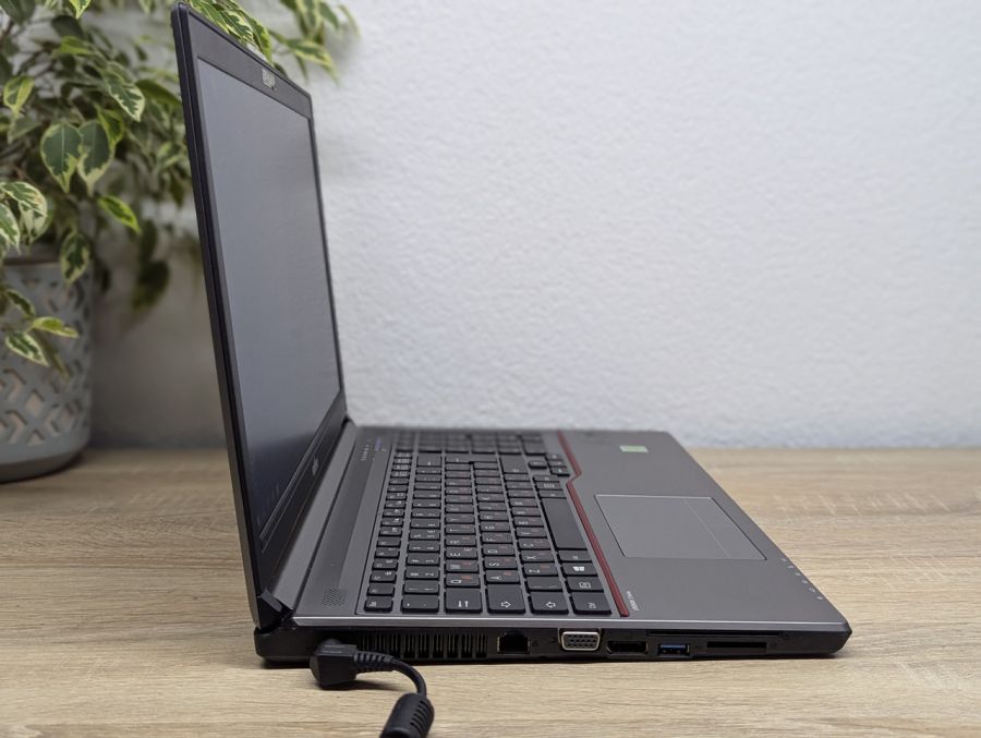 Уцінка! Ноутбук Б/В Fujitsu E754, Intel Core i5-4210M, DDR3 8 GB, SSD 256GB, 15.6" HD [ProductHub SKU F152]