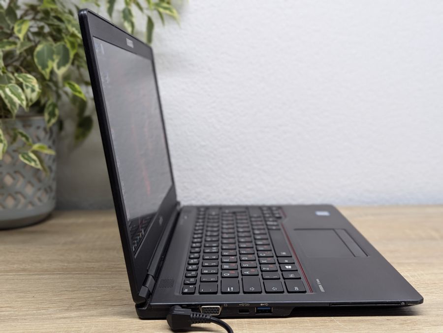 Уцінка! Ноутбук Б/В Fujitsu U747, Intel Core i5-6200U, DDR4 8 GB, SSD 256GB, 14" Full HD [ProductHub SKU F59]