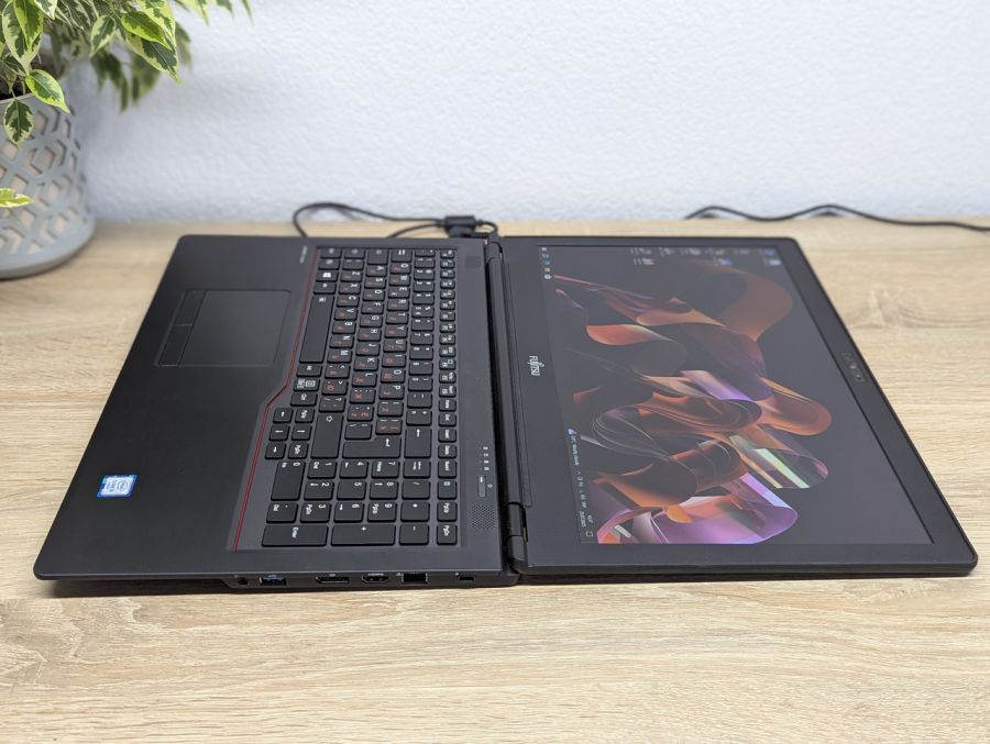 Ноутбук Б/В Fujitsu U757, Intel Core i5-6200U, DDR4 8 GB, SSD 256GB, 15.6" Full HD [ProductHub SKU F154]
