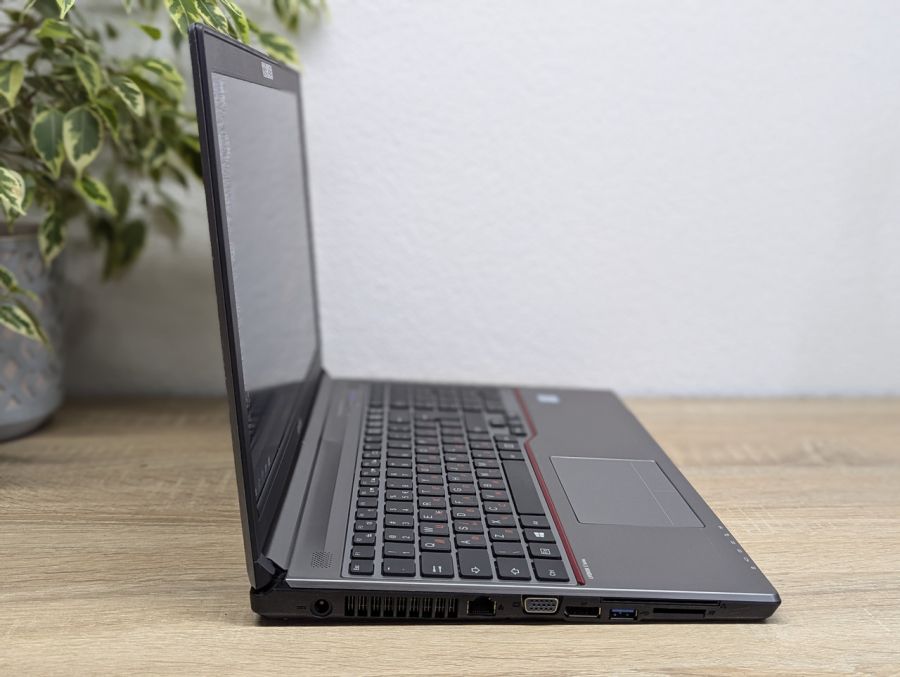 Уцінка! Ноутбук Б/В Fujitsu E756, Intel Core i5-6300U, DDR4 8 GB, SSD 256GB, 15.6" Full HD [ProductHub SKU F160]