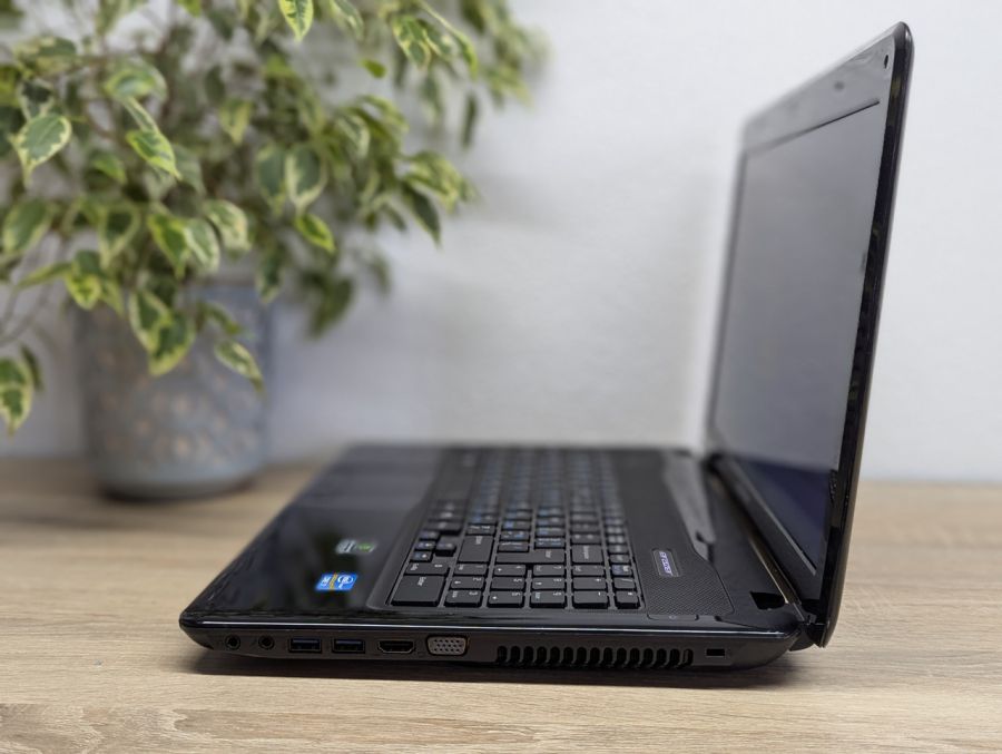 Уцінка! Ноутбук Б/В Medion Akoya X6816, Intel Core i7-2630QM, DDR3 8 GB, SSD 256GB, NVIDIA GeForce GT 555M, 15.6" [ProductHub SKU M28]