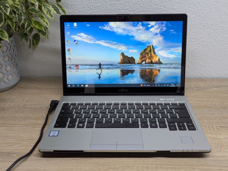 Ноутбук Б/В Fujitsu S936, Intel Core i5-6300U, DDR4 8 GB, SSD 128GB, 13" Full HD Сенсор [ProductHub SKU F182]