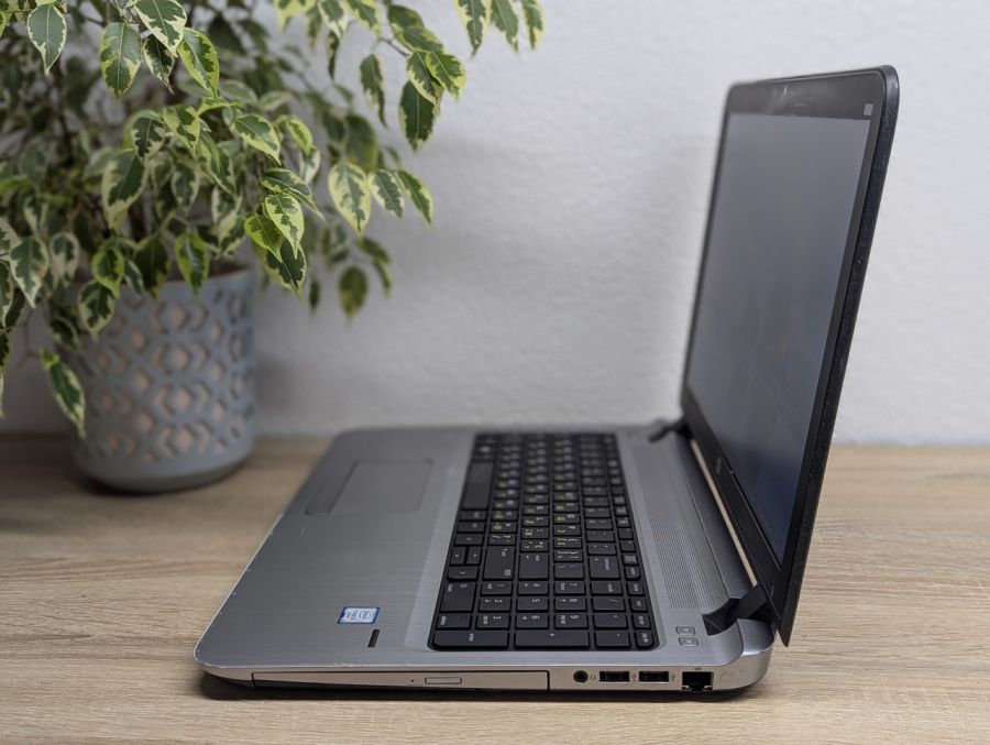 Уцінка! Ноутбук Б/В HP ProBook 450 G3, Intel Core i5-6200U, DDR3 8 GB, SSD 256GB + SSD 1TB, 15.6" HD [ProductHub SKU HP562]