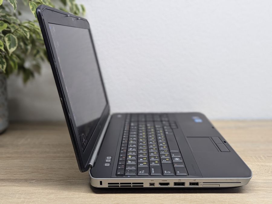 Ноутбук Б/В Dell Latitude E5520, Intel Core i5-2520M, DDR3 8 GB, SSD 128GB, 15.6" Full HD [ProductHub SKU Dell317]
