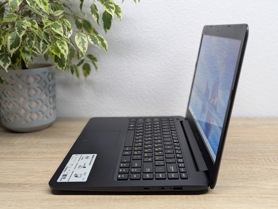 Ноутбук Б/В ASUS E402Y, AMD E2-7015, DDR3 4 GB, SSD 64GB + HDD 500GB, Microsoft Basic Display Adapter, 14" [ProductHub SKU Asus134]