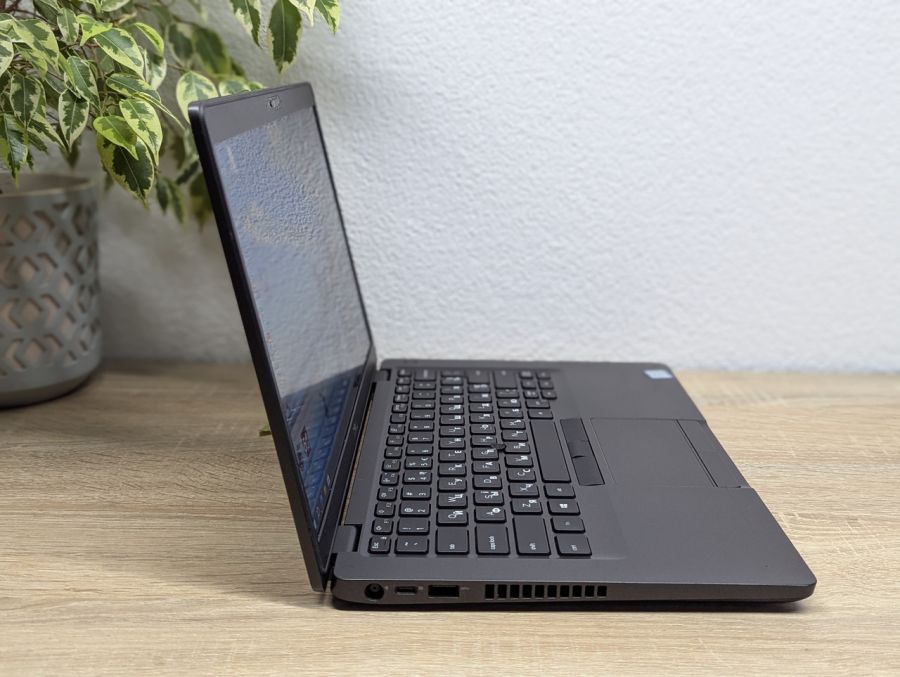 Уцінка! Ноутбук Б/В Dell Latitude 5400, Intel Core i5-8365U, DDR4 16 GB, SSD 256GB, 14" Full HD [ProductHub SKU Dell337]