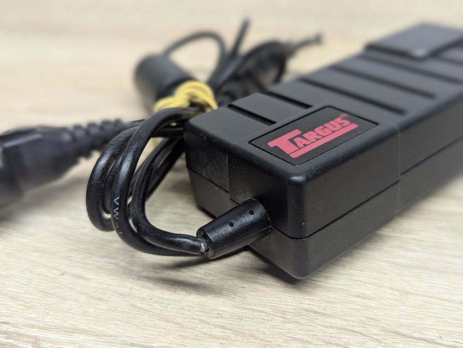 Б/В Автомобільний адаптер до ноутбука Fujitsu Targus PA350 [ProductHub SKU PA350]
