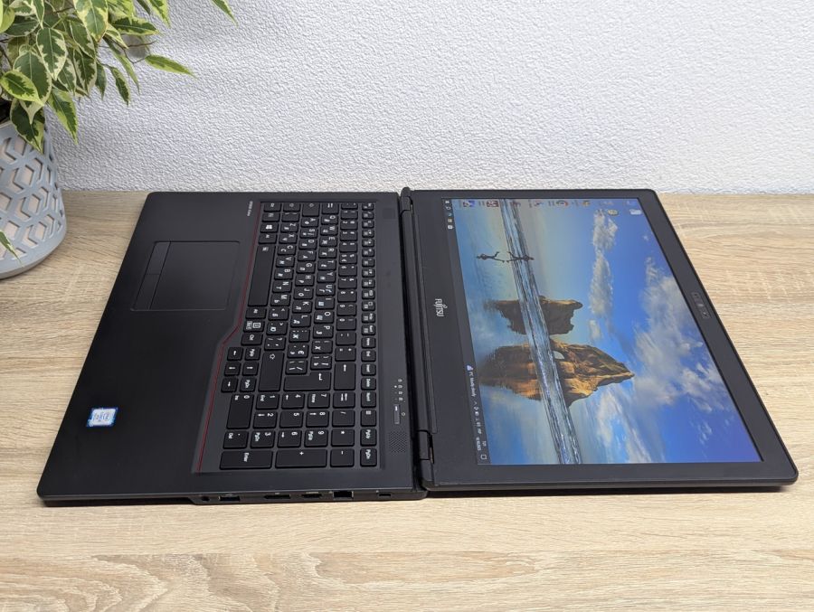 Ноутбук Б/В Fujitsu U758, Intel Core i5-7300U, DDR4 16 GB, SSD 256GB, 15.6" Full HD [ProductHub SKU F208]