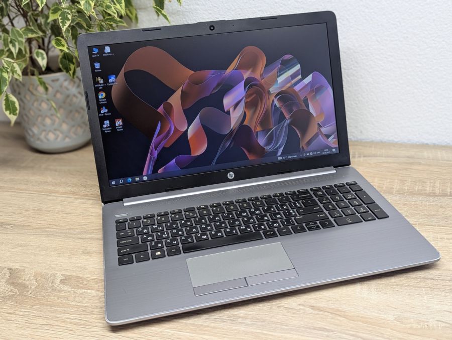 Ноутбук Б/В HP Notebook 255 G7, AMD Ryzen 3 3200U, DDR4 8 GB, SSD 128GB, AMD Radeon Vega, 15.6" Full HD [ProductHub SKU HP598]