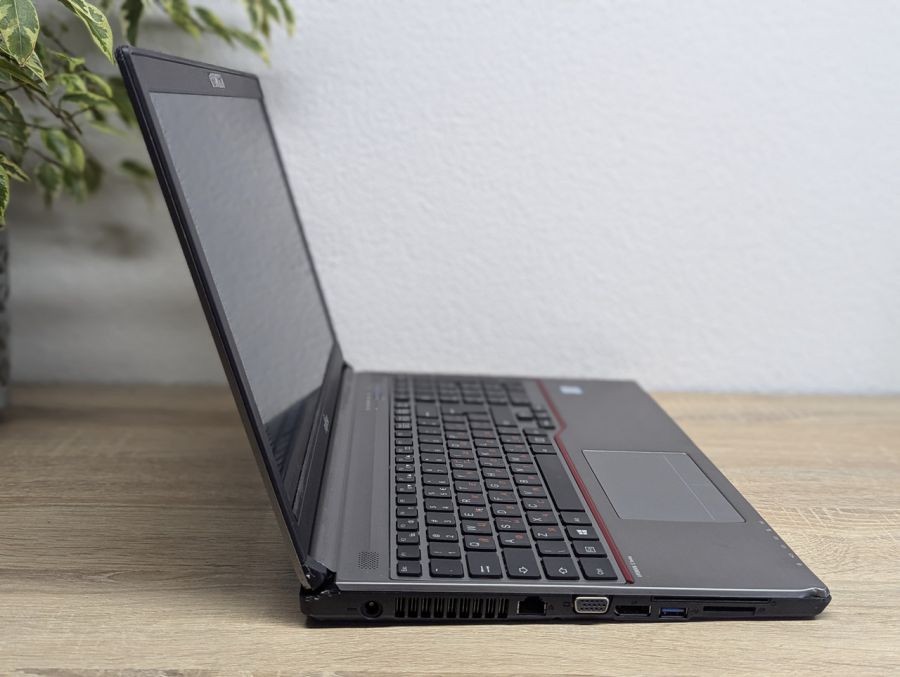 Уцінка! Ноутбук Б/В Fujitsu E756, Intel Core i5-6300U, DDR4 8 GB, SSD 256GB, 15.6" Full HD [ProductHub SKU F212]