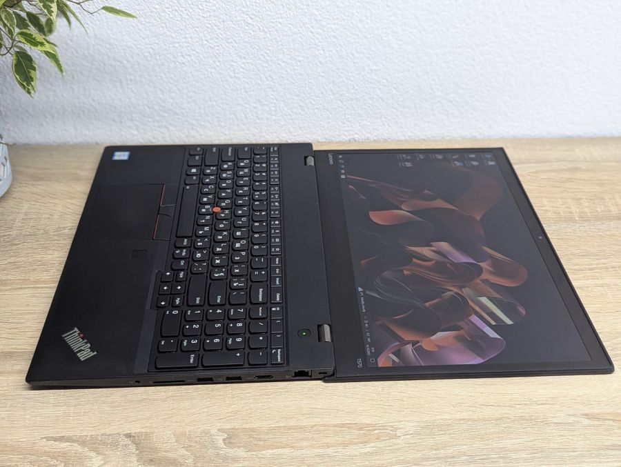 Ноутбук Б/В Lenovo ThinkPad T570, Intel Core i5-6300U, DDR4 16 GB, SSD 128GB, 15.6" Full HD [ProductHub SKU L306]