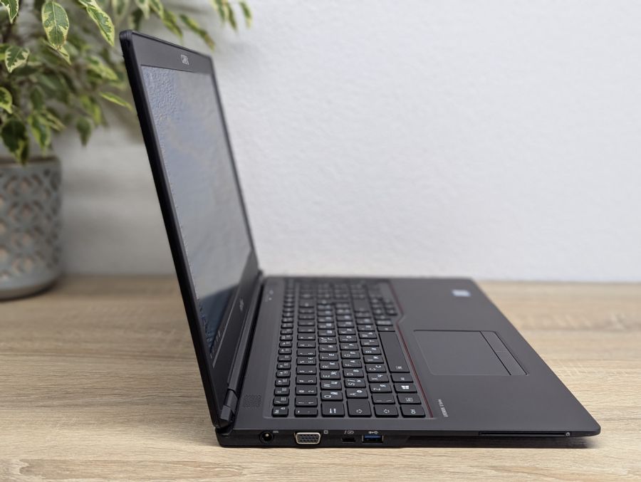 Ноутбук Б/В Fujitsu U759, Intel Core i5-8265U, DDR4 16 GB, SSD 256GB, 15.6" Full HD