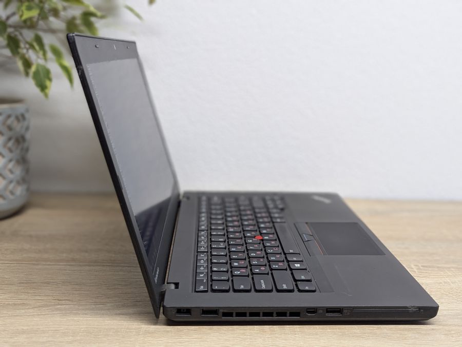 Уцінка! Ноутбук Б/В Lenovo ThinkPad T450, Intel Core i5-5300U, DDR3 8 GB, SSD 128GB, 14" HD [ProductHub SKU L253]