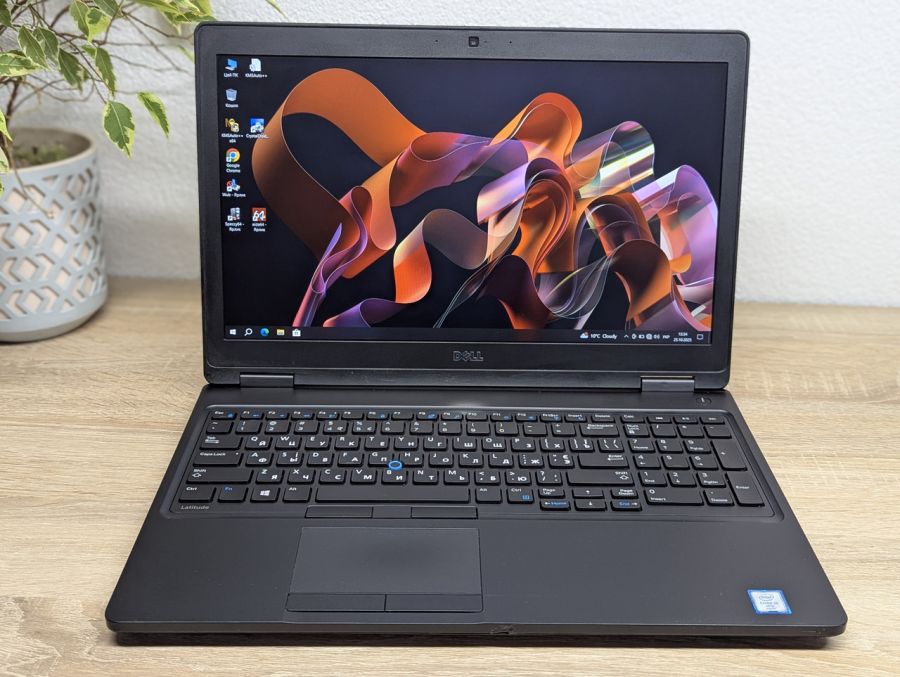 Уцінка! Ноутбук Б/В Dell Latitude 5580, Intel Core i5-6300U, DDR4 8 GB, SSD 256GB, 15.6" Full HD [ProductHub SKU Dell375]