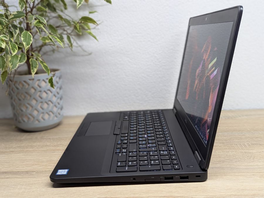 Ноутбук Б/В Dell Latitude E5570, Intel Core i5-6300U, DDR4 8 GB, SSD 128GB, 15.6" Full HD [ProductHub SKU Dell377]