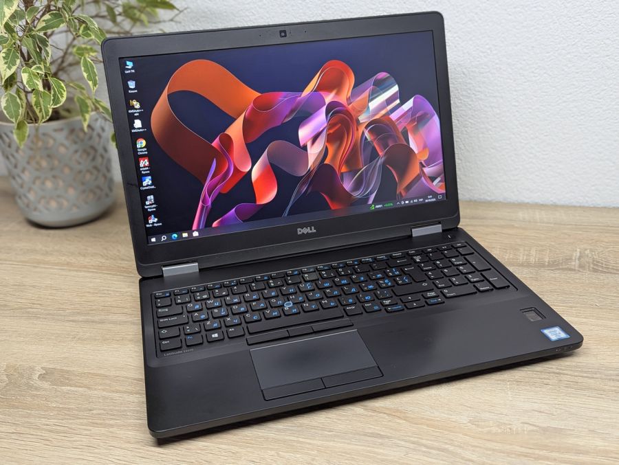 Уцінка! Ноутбук Б/В Dell Latitude E5570, Intel Core i5-6300U, DDR4 8 GB, SSD 256GB, 15.6" Full HD [ProductHub SKU Dell378]