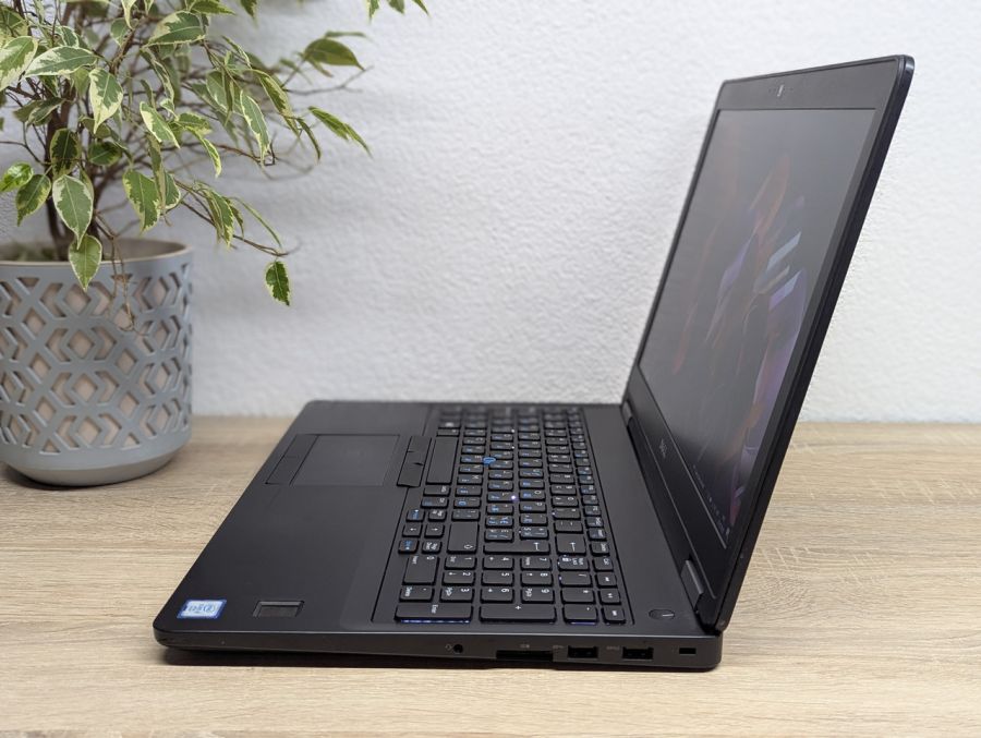 Уцінка! Ноутбук Б/В Dell Latitude E5570, Intel Core i5-6300U, DDR4 8 GB, SSD 256GB, 15.6" Full HD [ProductHub SKU Dell378]