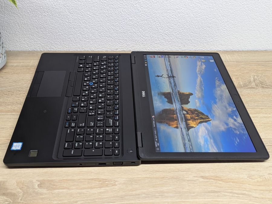 Уцінка! Ноутбук Б/В Dell Latitude E5570, Intel Core i5-6300U, DDR4 12 GB, SSD 128GB, 15.6" Full HD [ProductHub SKU Dell269]