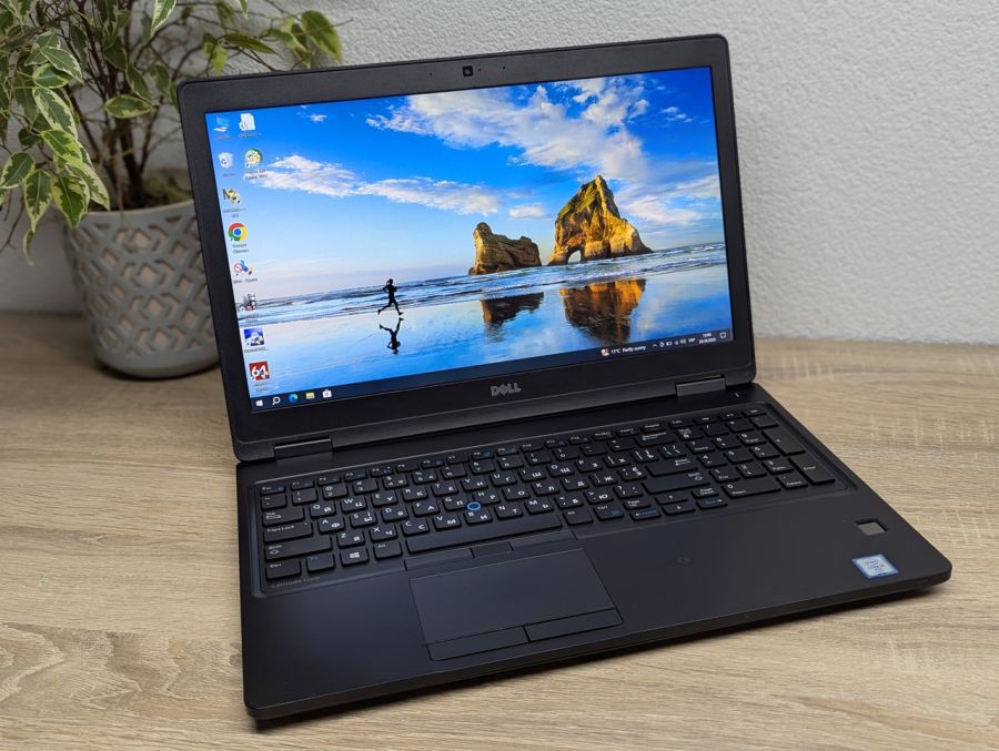 Уцінка! Ноутбук Б/В Dell Latitude E5570, Intel Core i5-6300U, DDR4 12 GB, SSD 128GB, 15.6" Full HD [ProductHub SKU Dell269]