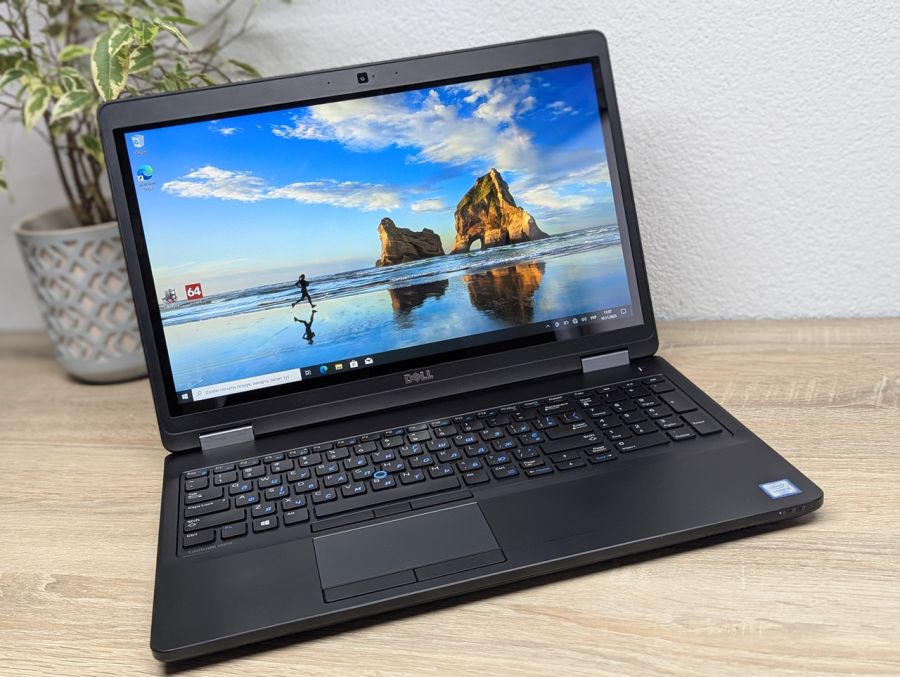 Уцінка! Ноутбук Б/В Dell Latitude E5570, Intel Core i5-6300U, DDR4 8 GB, SSD 256GB, 15.6" Full HD Сенсор [ProductHub SKU Dell395]