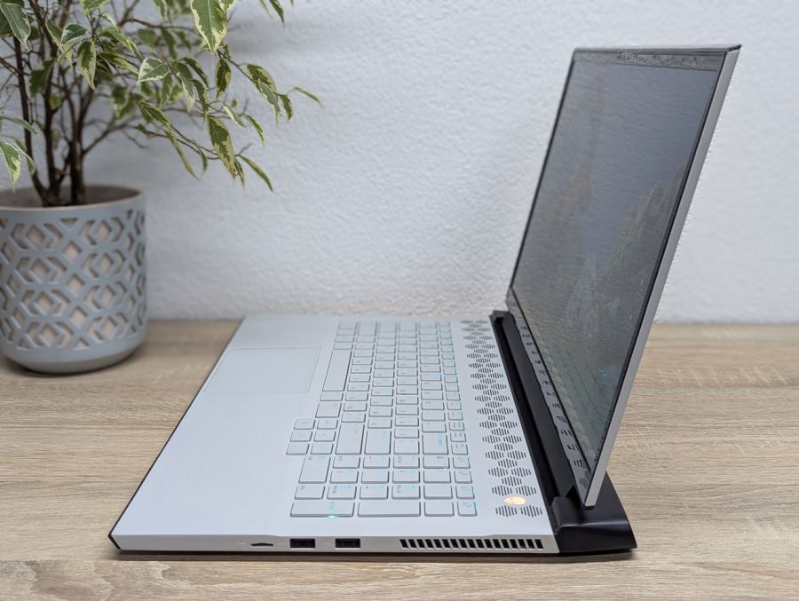 Ноутбук Б/В Alienware M17 R3, Intel Core i7-10750H, DDR3 16 GB, SSD 512GB, NVIDIA GeForce RTX 2070 8Gb, 17" Full HD [ProductHub SKU Ali-m17R3]