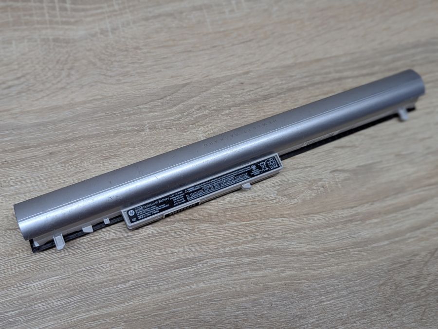Б/В Оригінальна акумуляторна батарея HP LA04 [ProductHub SKU HP LA04]