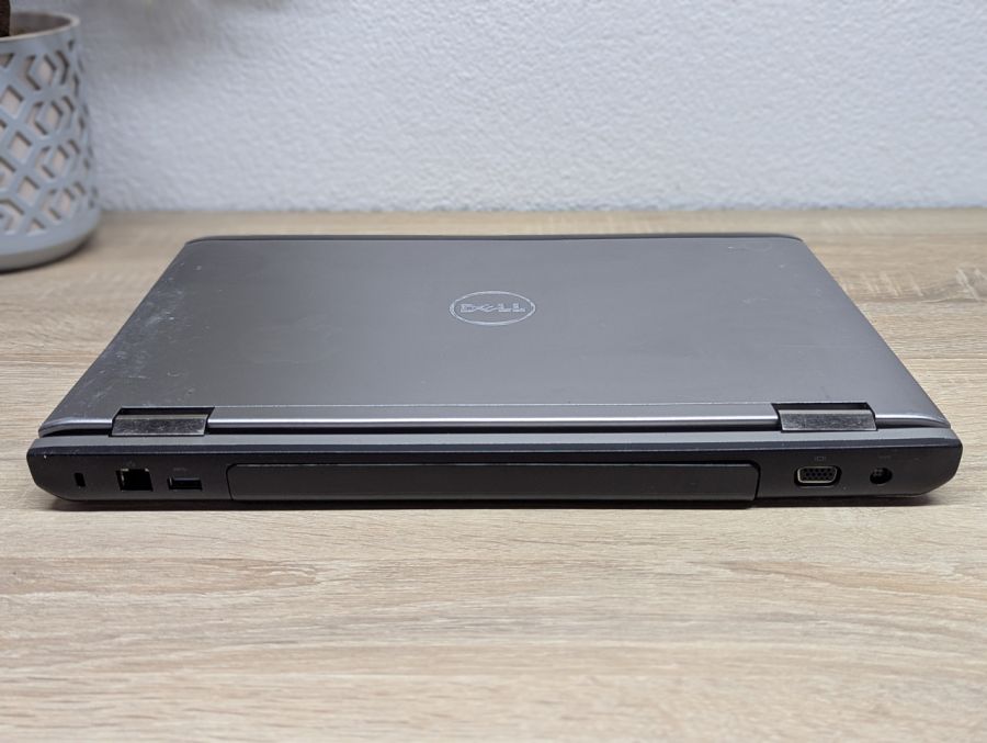 Уцінка! Ноутбук Б/В Dell Vostro 3550, Intel Core i5-2410M, DDR3 8 GB, SSD 128GB, AMD Radeon 6600M, 15.6" [ProductHub SKU Dell430]