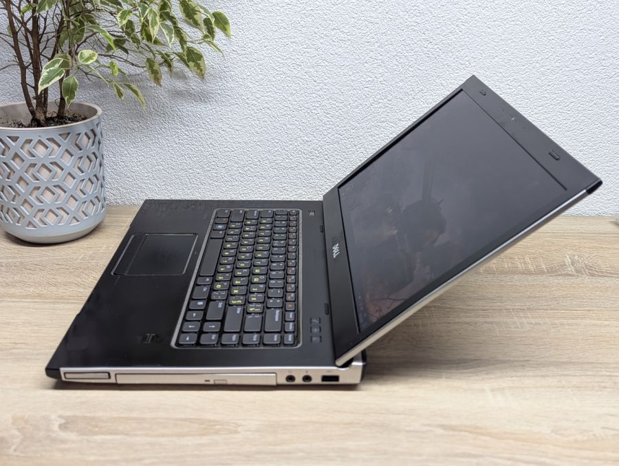 Уцінка! Ноутбук Б/В Dell Vostro 3550, Intel Core i5-2410M, DDR3 8 GB, SSD 128GB, AMD Radeon 6600M, 15.6" [ProductHub SKU Dell430]