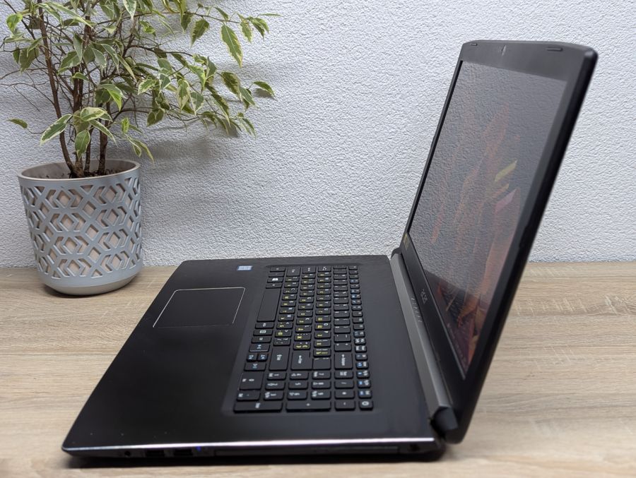 Уцінка! Ноутбук Б/В Acer Aspire A517 51, Intel Core i5-8250U, DDR4 8 GB, SSD 256GB, 17" Full HD [ProductHub SKU Acer150]