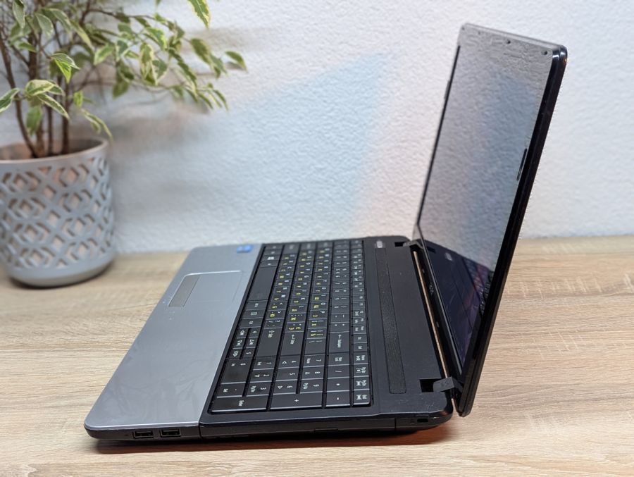 Уцінка! Ноутбук Б/В Acer E1-571, Intel Core i3-3120M, DDR3 8 GB, SSD 128GB, 15.6" HD [ProductHub SKU Acer151]