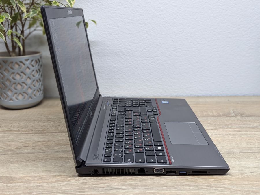 Уцінка! Ноутбук Б/В Fujitsu E756, Intel Core i5-6200U, DDR4 8 GB, SSD 256GB, 15.6" Full HD [ProductHub SKU F228]