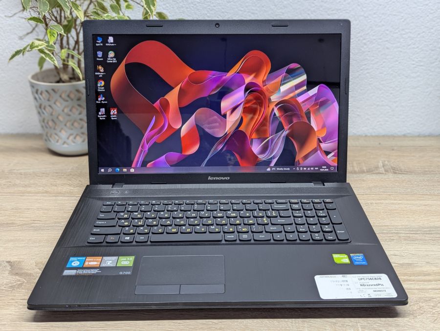 Уцінка! Ноутбук Б/В Lenovo G700, Intel Pentium 2030M, DDR3 8 GB, SSD 256GB, NVIDIA GeForce GT 720M 2Gb, 17.3" [ProductHub SKU L393]
