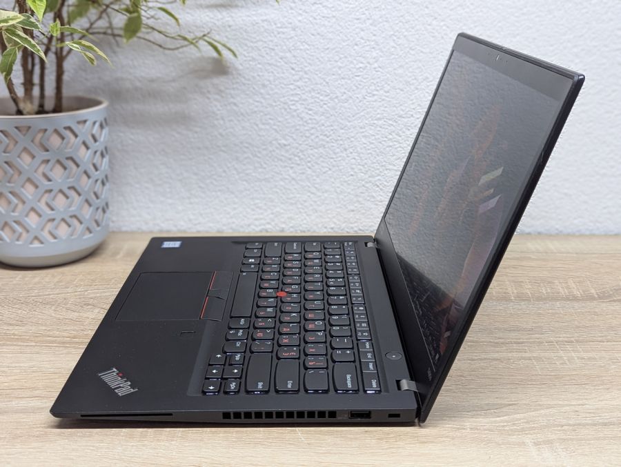 Уцінка! Ноутбук Б/В Lenovo ThinkPad T490S, Intel Core i5-8265U, DDR3 8 GB, SSD 256GB, 14" Full HD [ProductHub SKU L401]