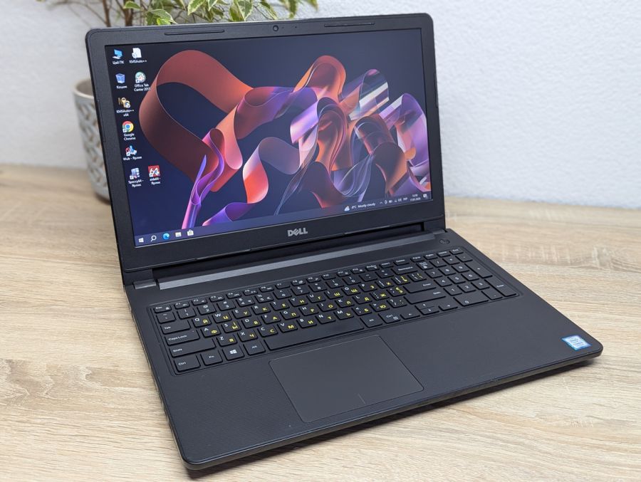 Ноутбук Б/В Dell Vostro 15-3568, Intel Core i5-7200U, DDR4 8 GB, SSD 128GB, 15.6" HD [ProductHub SKU Dell529]