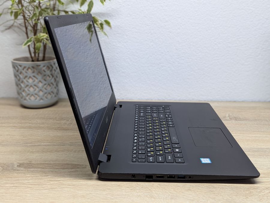 Уцінка! Ноутбук Б/В Acer Aspire A317-51, Intel Core i5-8265U, DDR4 8 GB, SSD 256GB, 17.3" UHD Сенсор [ProductHub SKU Acer153]