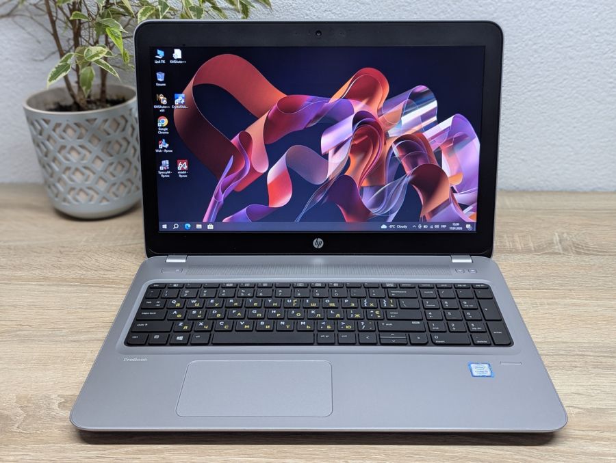 Уцінка! Ноутбук Б/В HP ProBook 450 G4, Intel Core i5-7200U, DDR4 8 GB, SSD 128GB + SSD 1TB, 15.6" HD [ProductHub SKU HP722]