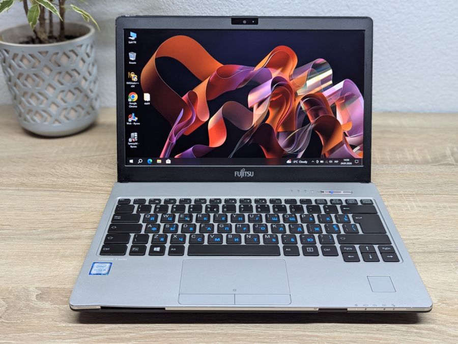 Уцінка! Ноутбук Б/В Fujitsu S936, Intel Core i5-6200U, DDR4 4 GB, SSD 128GB, 13" Full HD [ProductHub SKU F237]