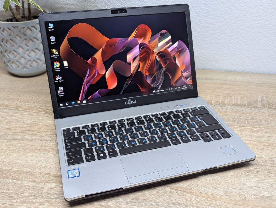 Уцінка! Ноутбук Б/В Fujitsu S936, Intel Core i5-6200U, DDR4 4 GB, SSD 128GB, 13" Full HD [ProductHub SKU F237]