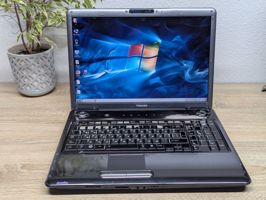 Уцінка! Ноутбук Б/В Toshiba Satellite P300, Intel Core 2 Duo T5750, DDR2 4 GB, HDD 500GB, Radeon HD 3400, 17.1" HD [ProductHub SKU T172]