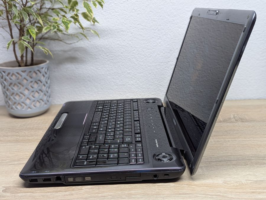 Уцінка! Ноутбук Б/В Toshiba Satellite P300, Intel Core 2 Duo T5750, DDR2 4 GB, HDD 500GB, Radeon HD 3400, 17.1" HD [ProductHub SKU T172]