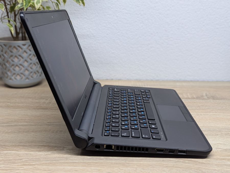 Уцінка! Ноутбук Б/В Dell Latitude 3350, Intel Core i3-5005U, DDR3 8 GB, SSD 128GB, 13.3" HD [ProductHub SKU Dell491]