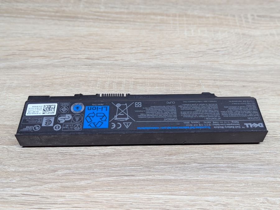 Б/В Оригінальна акумуляторна батарея Dell KM742
