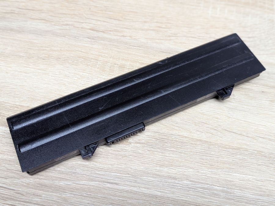 Б/В Оригінальна акумуляторна батарея Dell KM742