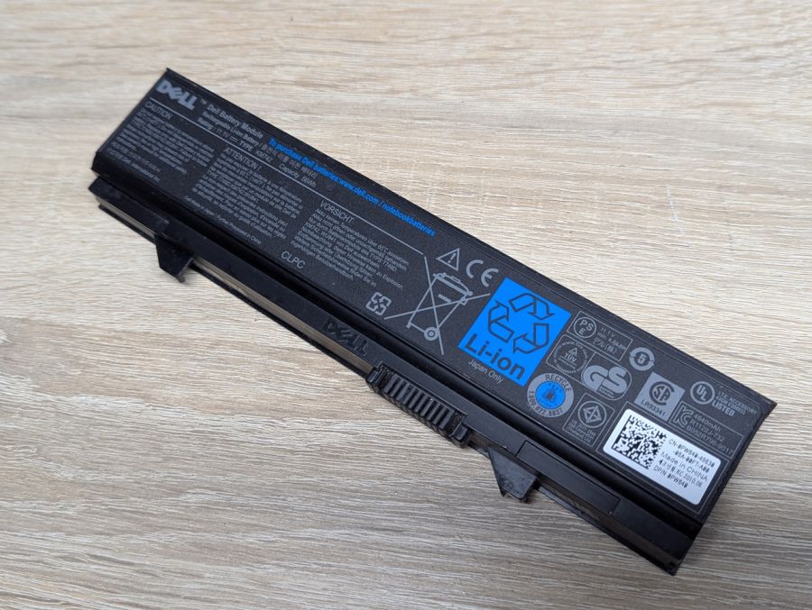 Б/В Оригінальна акумуляторна батарея Dell KM742