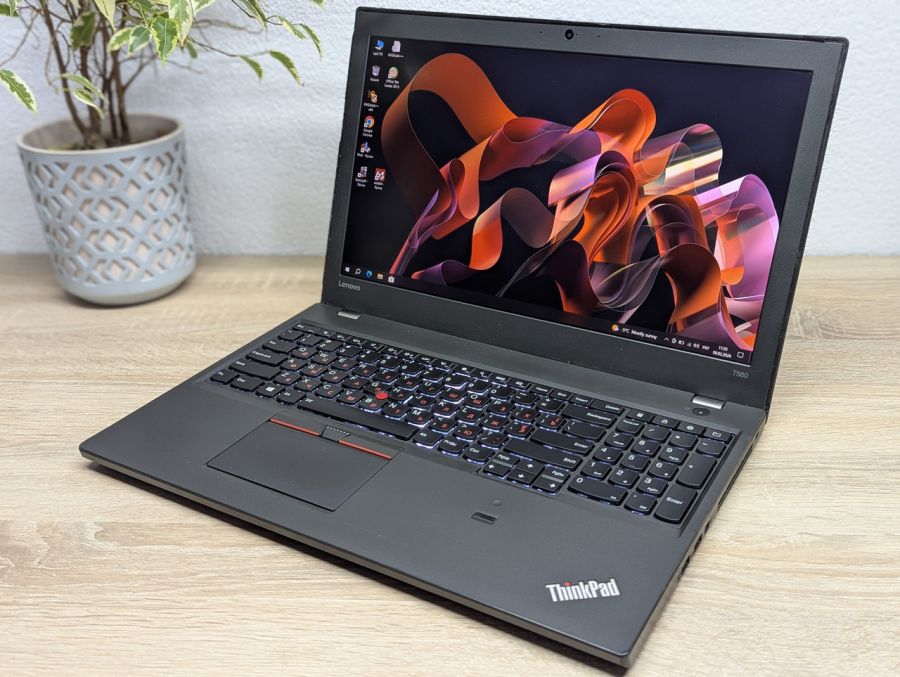 Уцінка! Ноутбук Б/В Lenovo ThinkPad T560, Intel Core i5-6200U, DDR3, SSD 128GB, 15.6" Full HD [ProductHub SKU L430]