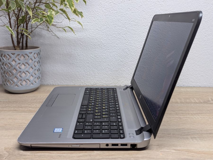 Уцінка! Ноутбук Б/В HP ProBook 450 G3, Intel Core i5-6200U, DDR3 8 GB, SSD 128GB, 15.6" HD [ProductHub SKU HP754]