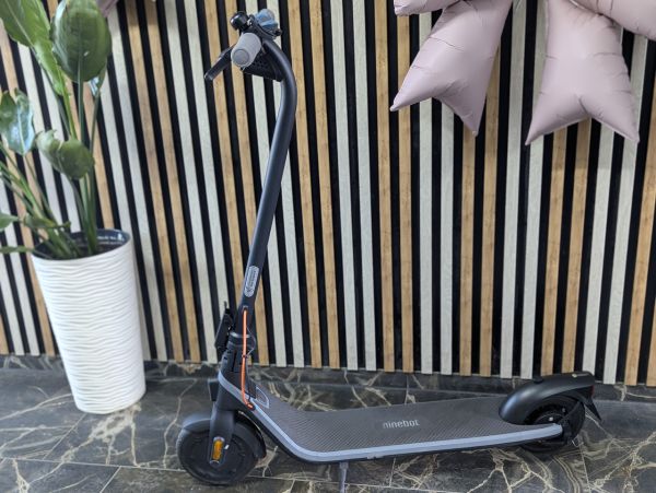 Б/В Електросамокат Ninebot KickScooter E2 Plus від Segway Модель 051402E