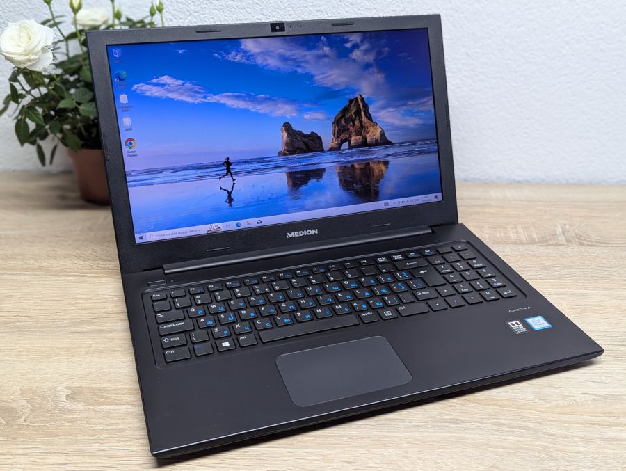 Уцінка! Ноутбук Б/В Medion Akoya S6421, Intel Core i5-6200U, DDR3 8 GB, SSD 128GB + HDD 320GB, 15.6" Full HD [ProductHub SKU Medion33]