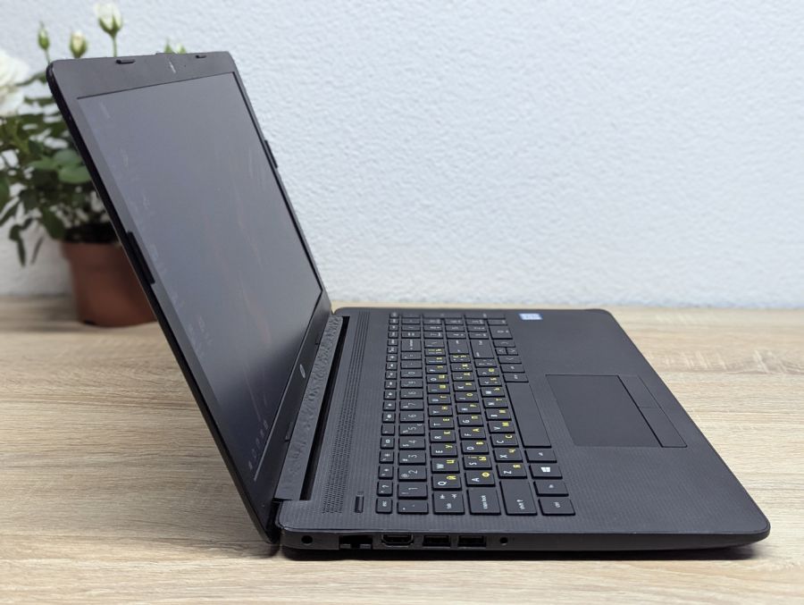 Уцінка! Ноутбук Б/В HP Laptop 15 6, Intel Core i3-7020U, DDR4 8 GB, SSD 128GB, 15.6" HD [ProductHub SKU HP788]